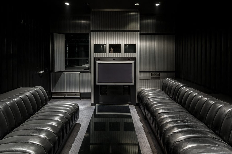 Illustration for article titled You could live in this NYC apartment that looks like a 1960s spaceship